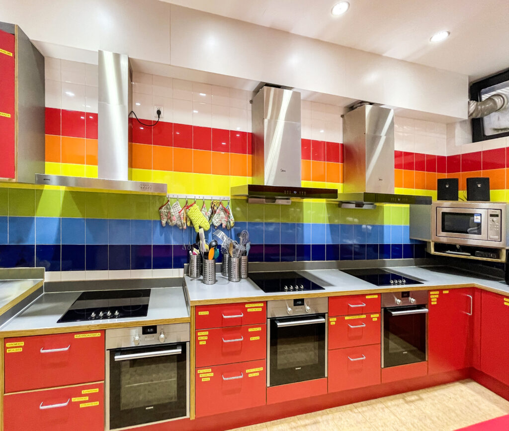 German Embassy school kitchen – metron china